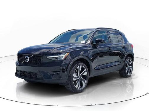Onyx Black 2026 Volvo XC40 B5 Plus