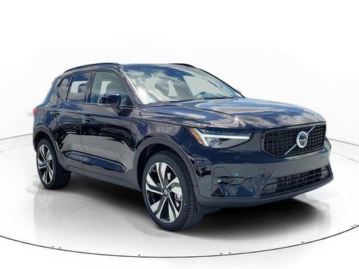 Onyx Black 2026 Volvo XC40 B5 Plus