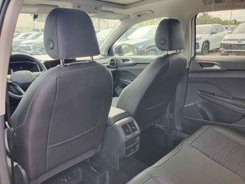 2026 Volkswagen Taos 1.5T SE Black