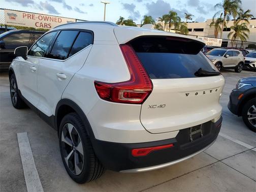 2024 Volvo XC40 B5 Plus Bright Theme