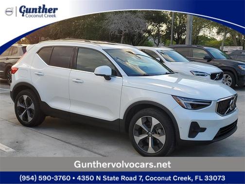 2024 Volvo XC40 B5 Plus Bright Theme