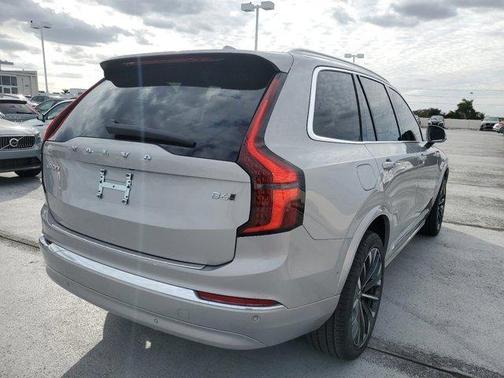 2025 Volvo XC90 B6 Plus 7-Seater