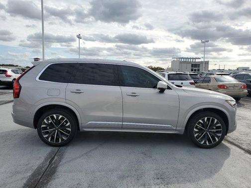 2025 Volvo XC90 B6 Plus 7-Seater
