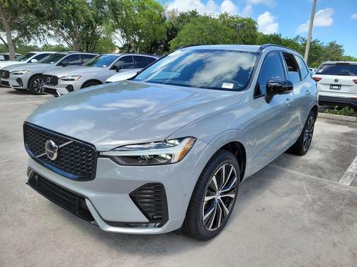 Gray Metallic 2024 Volvo XC60 B5 Plus Dark Theme