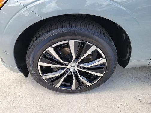 Gray Metallic 2024 Volvo XC60 B5 Plus Dark Theme