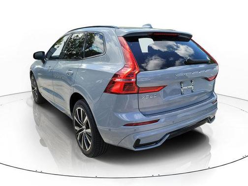 Gray Metallic 2024 Volvo XC60 B5 Plus Dark Theme
