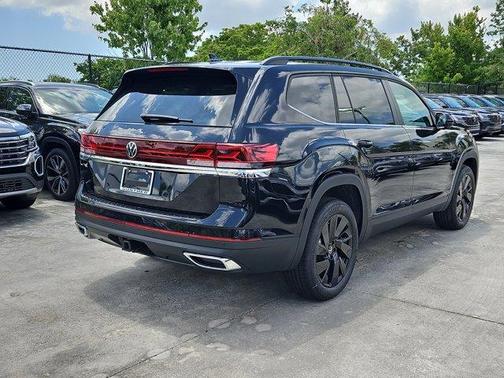 2025 Volkswagen Atlas 2.0T SE w/Technology
