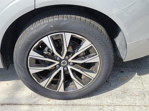 2025 Volvo XC60 B5 Plus