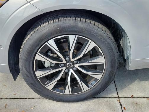 2025 Volvo XC60 B5 Plus