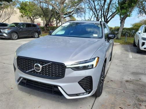 2025 Volvo XC60 B5 Plus