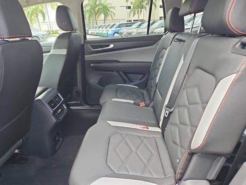 2025 Volkswagen Atlas 2.0T Peak Edition