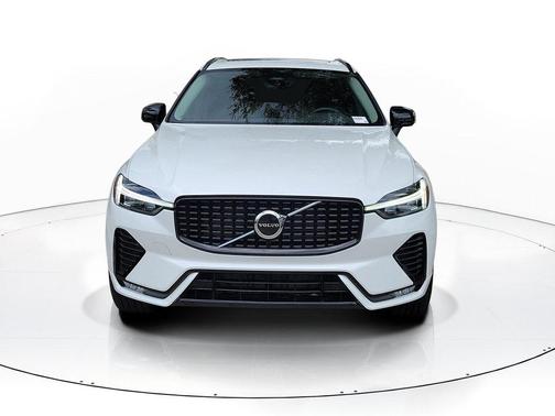Crystal White 2024 Volvo XC60 B5 Core