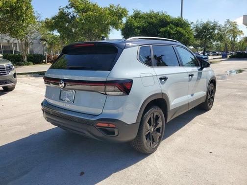 2025 Volkswagen Taos 1.5T SE Black