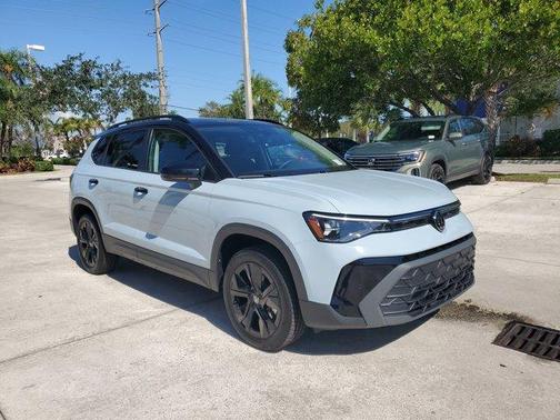 2025 Volkswagen Taos 1.5T SE Black