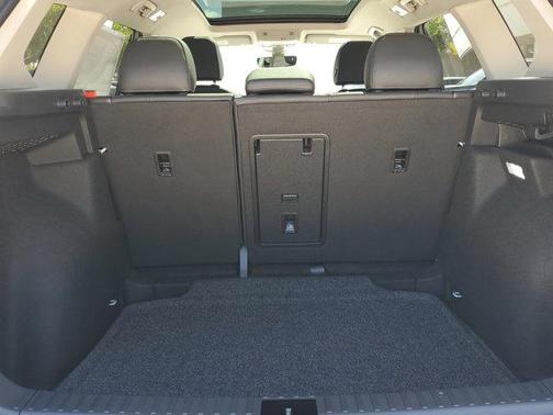 2025 Volkswagen Taos 1.5T SE Black