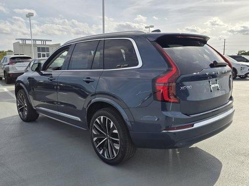 2025 Volvo XC90 B6 Plus 7-Seater