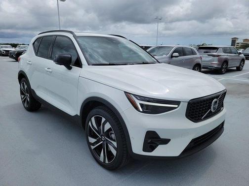 2026 Volvo XC40 B4 Plus