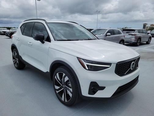 2026 Volvo XC40 B4 Plus