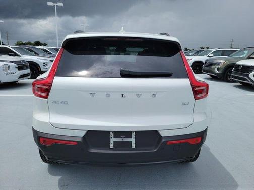 2026 Volvo XC40 B4 Plus