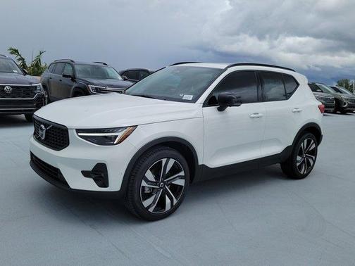 2026 Volvo XC40 B4 Plus