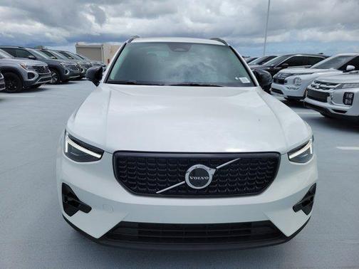 2026 Volvo XC40 B4 Plus