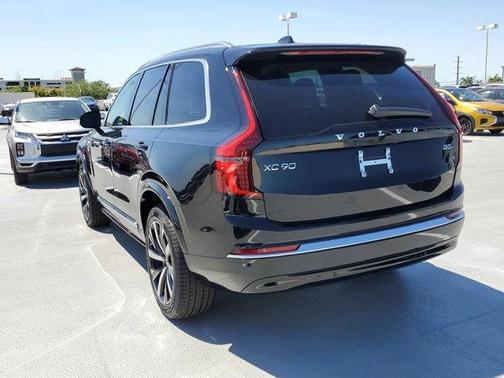 2025 Volvo XC90 B5 Core