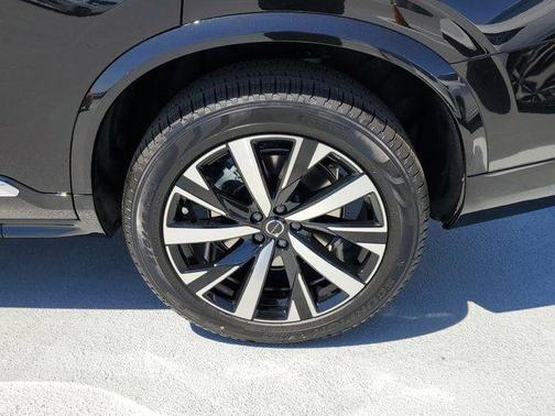 2025 Volvo XC90 B5 Core