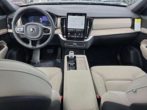 2025 Volvo XC90 B5 Core