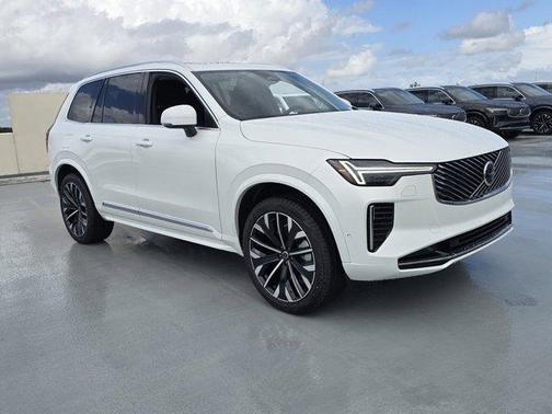 2025 Volvo XC90 B6 Plus 7-Seater