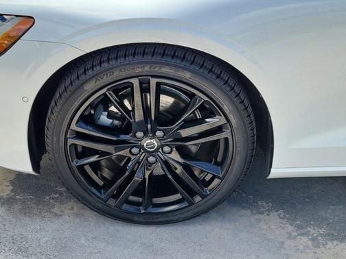 Crystal White 2024 Volvo S60 B5 Plus Black Edition