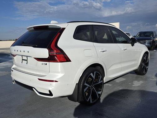 2026 Volvo XC60 B5 Ultra