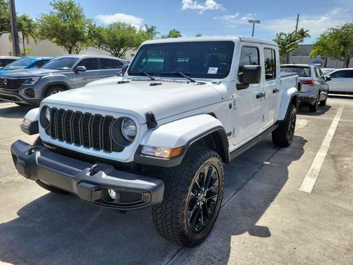 Bright White Clearcoat 2025 Jeep Gladiator Sport