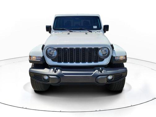 Bright White Clearcoat 2025 Jeep Gladiator Sport