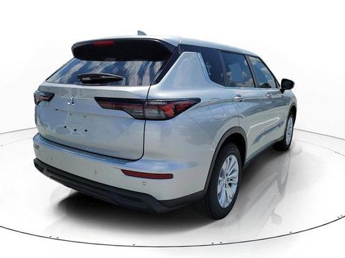 Alloy Silver 2026 Mitsubishi Outlander ES