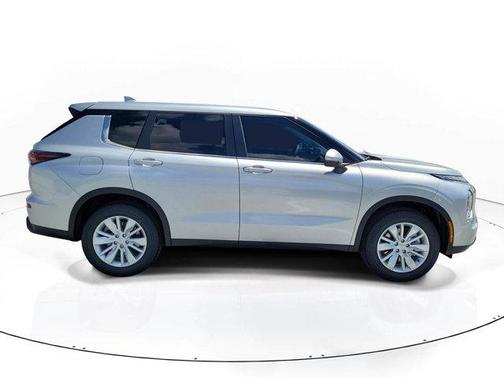 Alloy Silver 2026 Mitsubishi Outlander ES