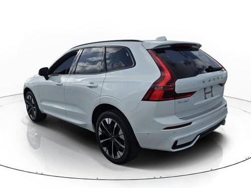 Crystal White Metallic 2026 Volvo XC60 B5 Plus