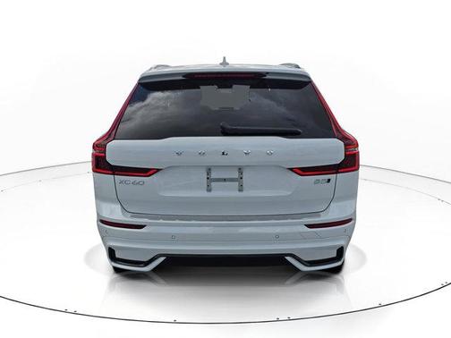 Crystal White Metallic 2026 Volvo XC60 B5 Plus