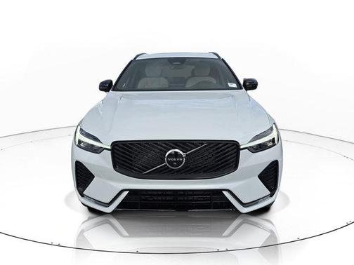 Crystal White Metallic 2026 Volvo XC60 B5 Plus