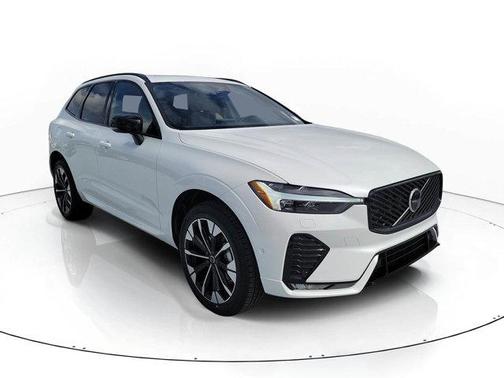 Crystal White Metallic 2026 Volvo XC60 B5 Plus