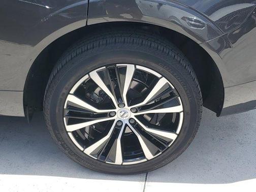 2024 Volvo XC60 B5 Plus Dark Theme