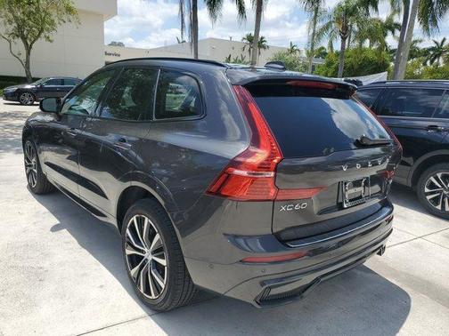 2024 Volvo XC60 B5 Plus Dark Theme