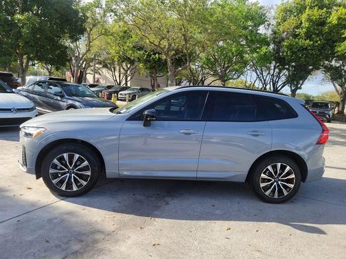 2024 Volvo XC60 B5 Plus Dark Theme