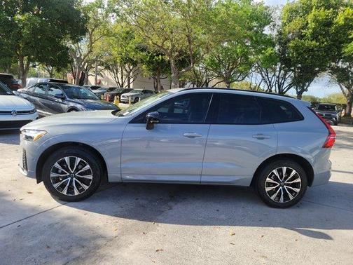 2024 Volvo XC60 B5 Plus Dark Theme