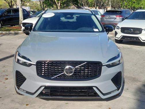 2024 Volvo XC60 B5 Plus Dark Theme