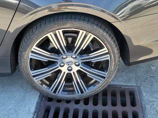 Platinum Gray Metallic 2023 Volvo S90 B6 Ultimate