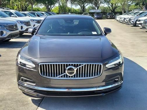 Platinum Gray Metallic 2023 Volvo S90 B6 Ultimate