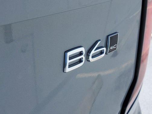 2025 Volvo XC90 B6 Ultra