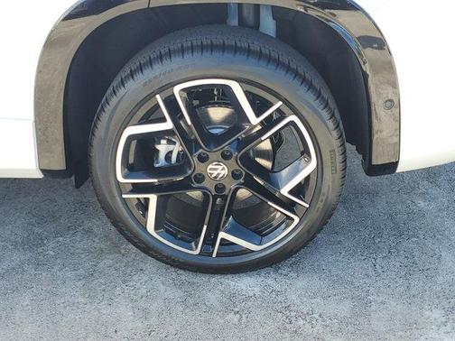 2026 Volkswagen Tiguan 2.0T SEL