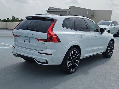 2025 Volvo XC60 B5 Ultra