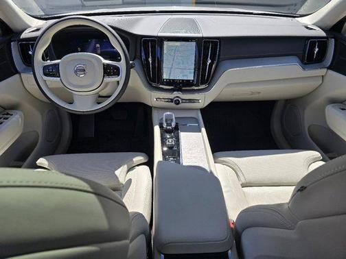 2025 Volvo XC60 B5 Ultra